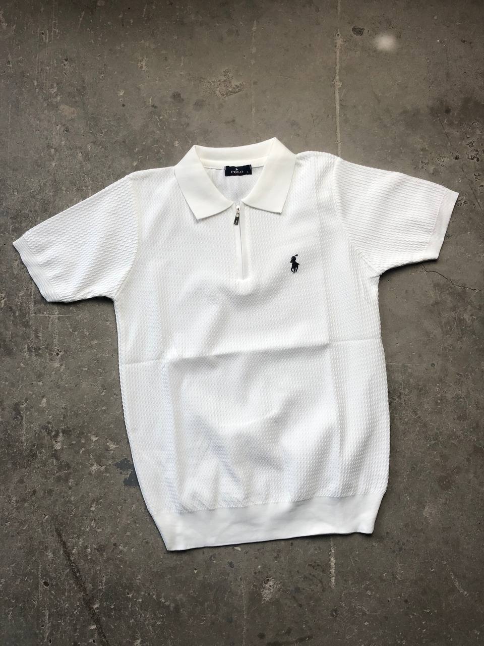 تيشيرت بولو نصف سحاب ابيض قالب طبيعي