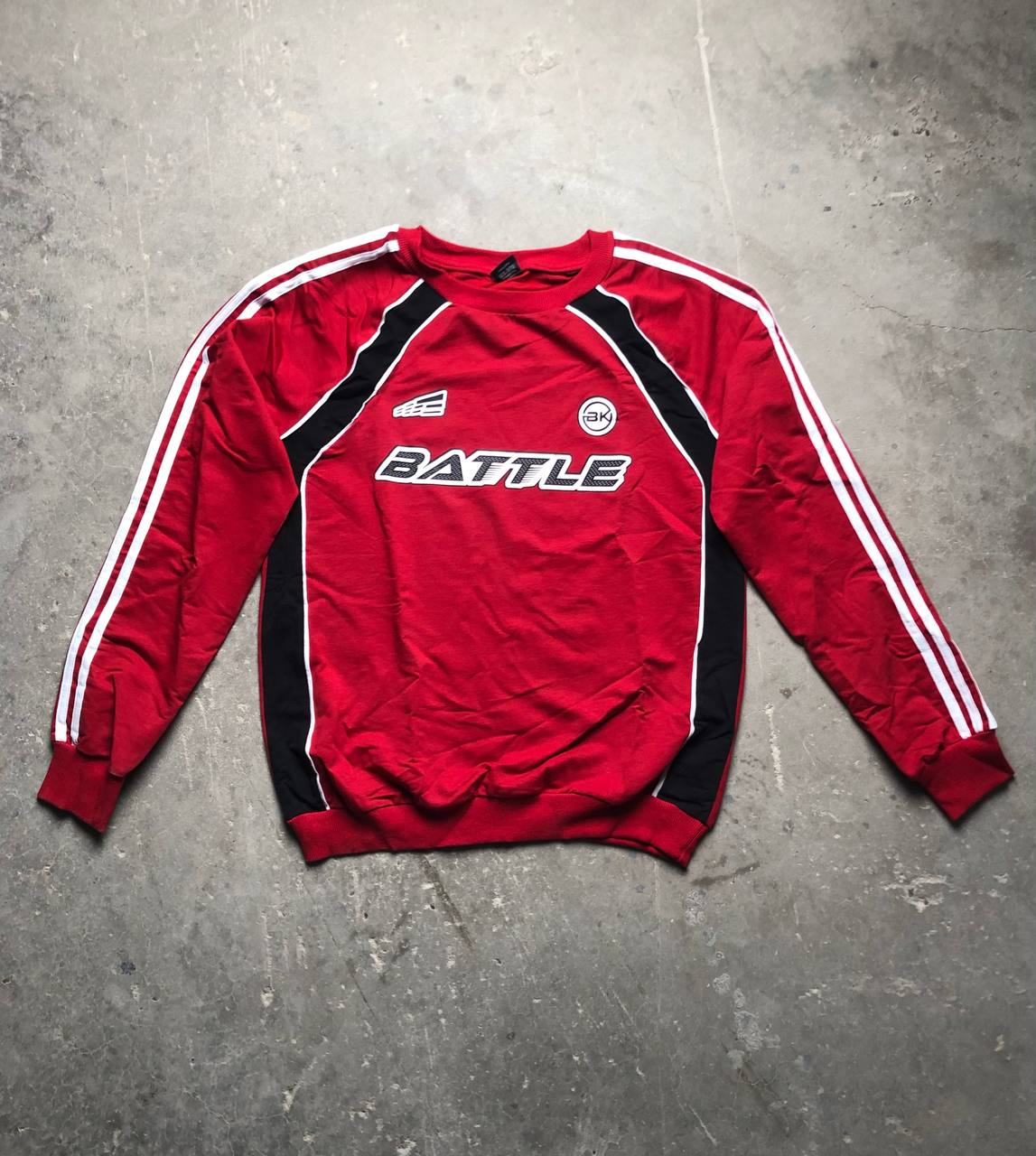 سويتشيرت احمر مخطط قالب طبيعي