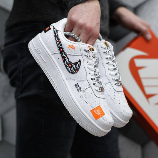 حذاء نايك ابيض قالب طبيعي