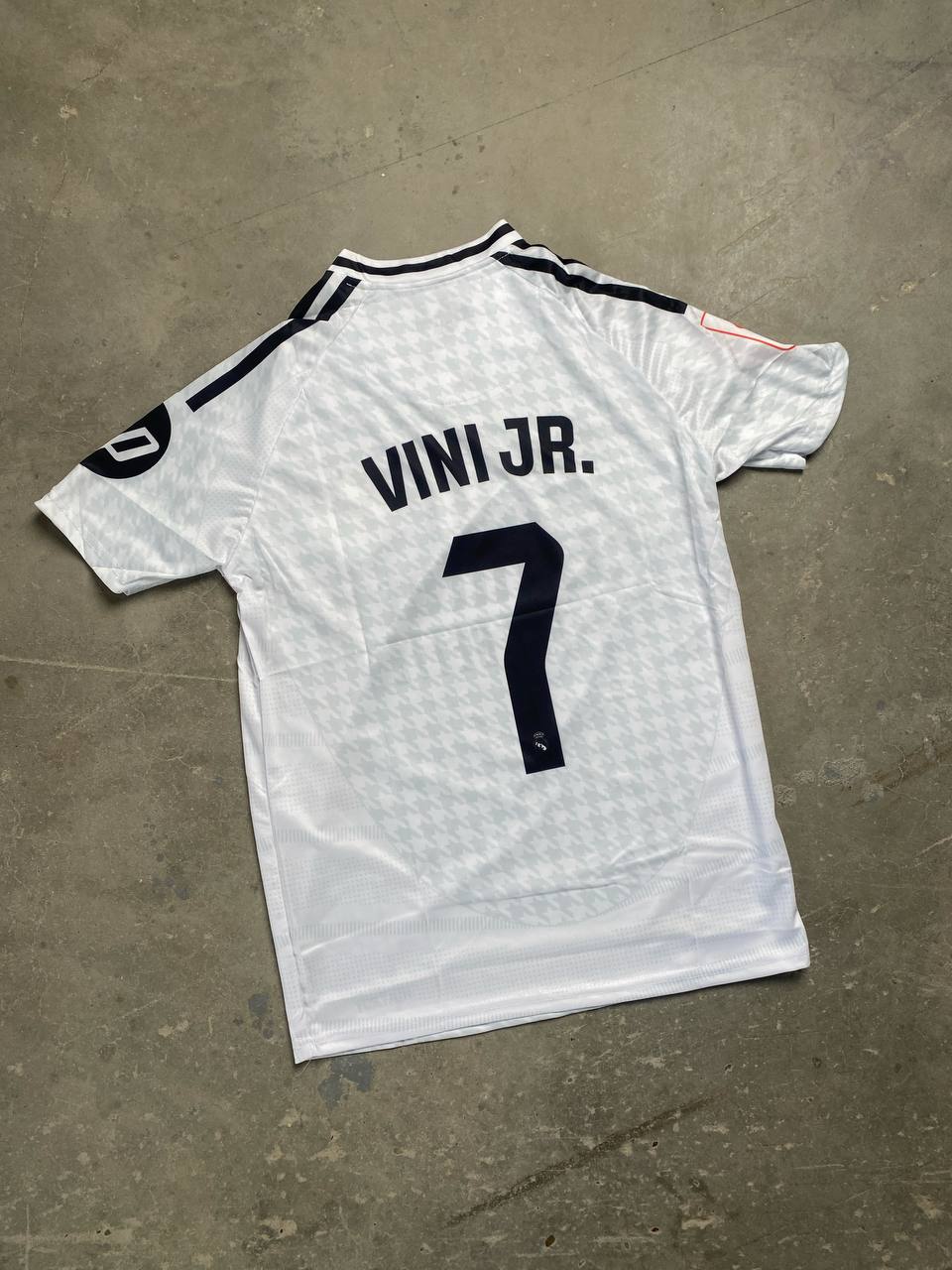 تيشيرت ريال مدريد فيني 7 قالب صغير