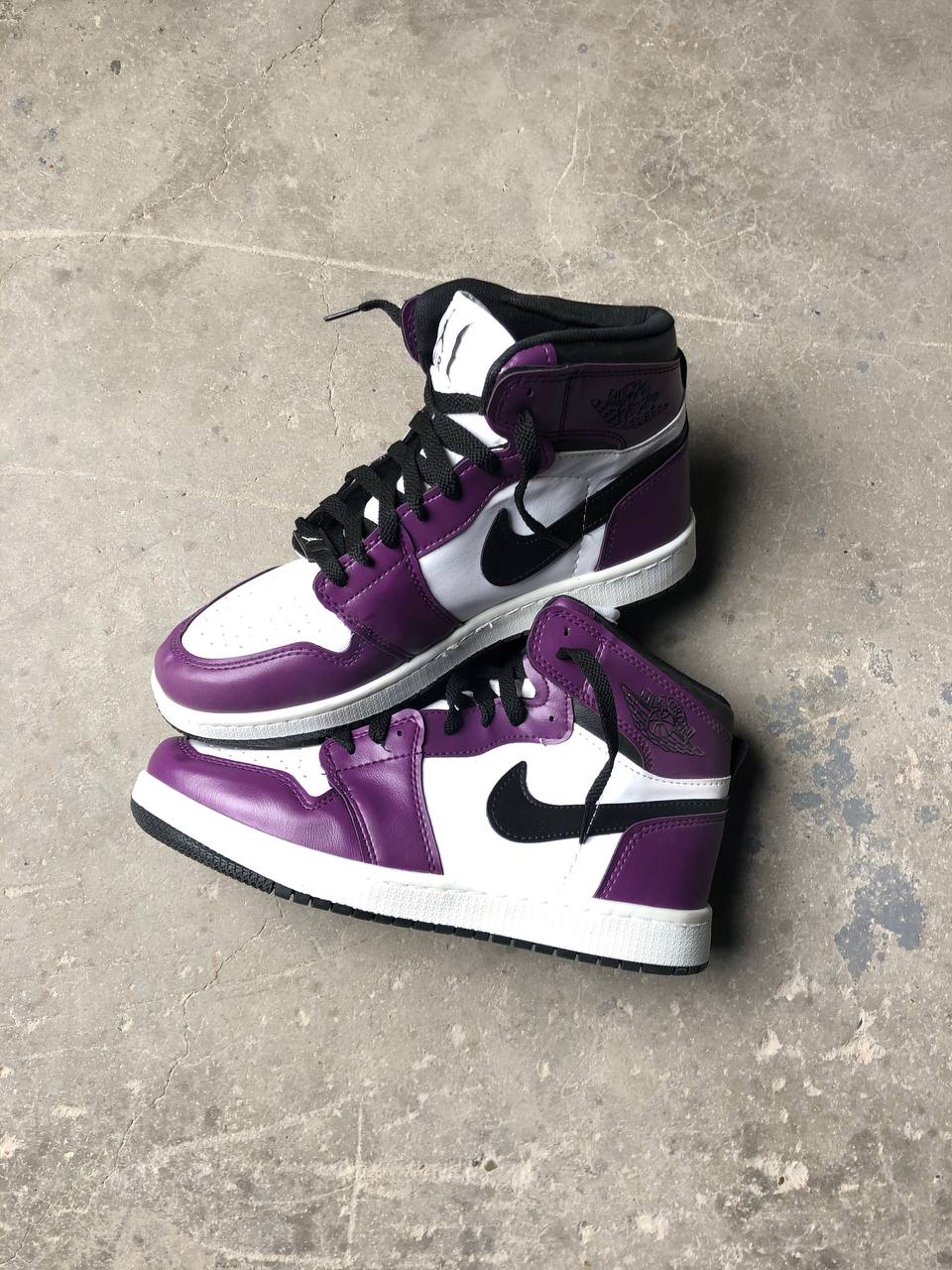 حذاء جوردن نايك ابيض وبنفسجي قالب طبيعي