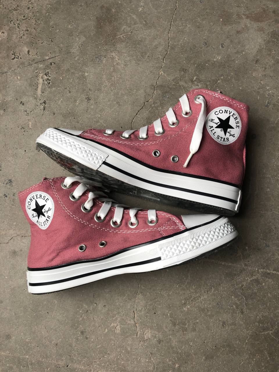 حذاء كونفرس كعب ناصي قالب طبيعي