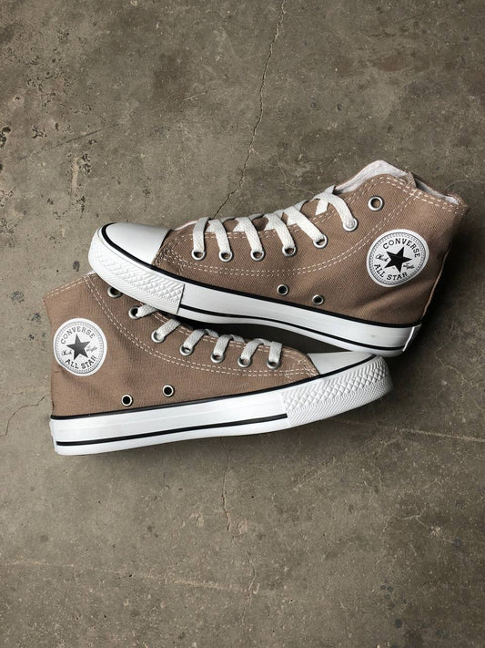 حذاء كونفرس كعب ناصي قالب طبيعي