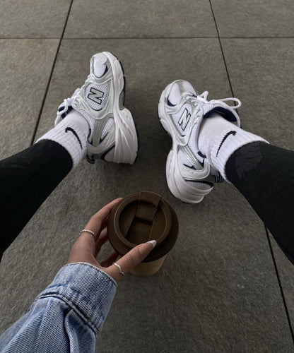 حذاء نيو بلانص رياضي ابيض ونيلي ,قالب طبيعي (القياسات بين 36>44) New Balance 530