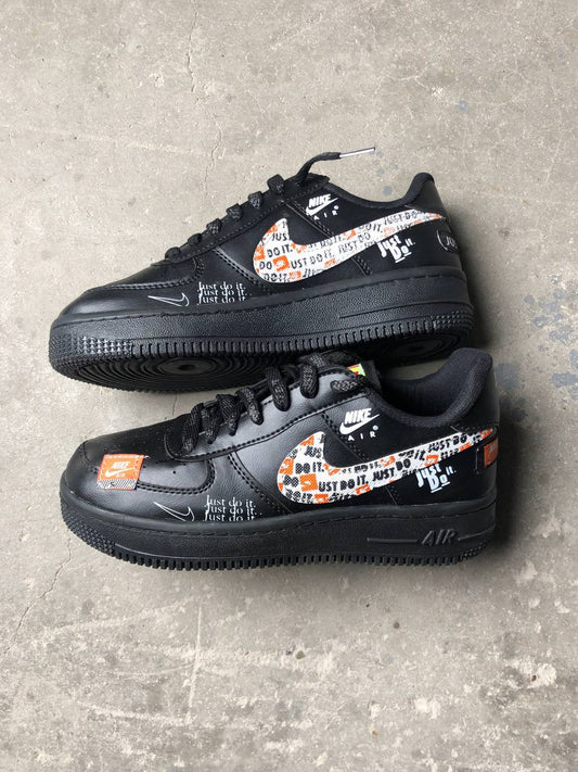 حذاء نايك اسود معيوب