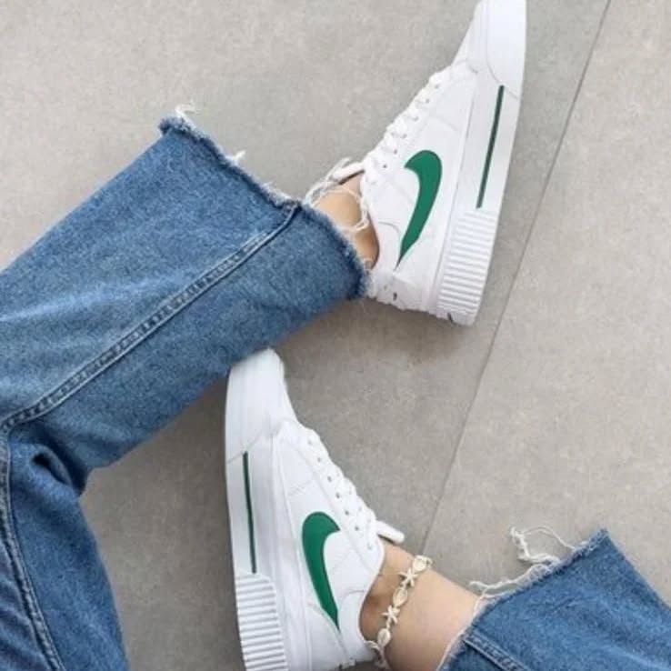 حذاء نايك ابيض واخضر رياضي نسائي ,قالب صغير (القياسات بين 36>40)