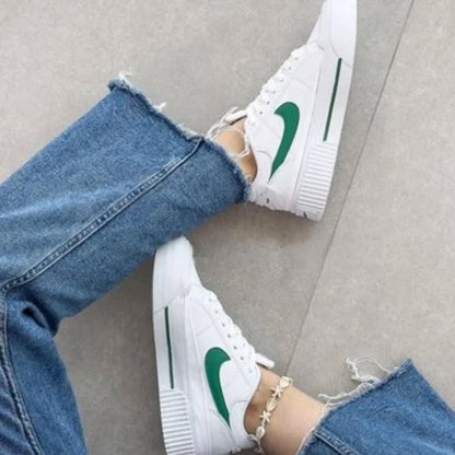 حذاء نايك ابيض واخضر رياضي نسائي ,قالب صغير (القياسات بين 36>40)