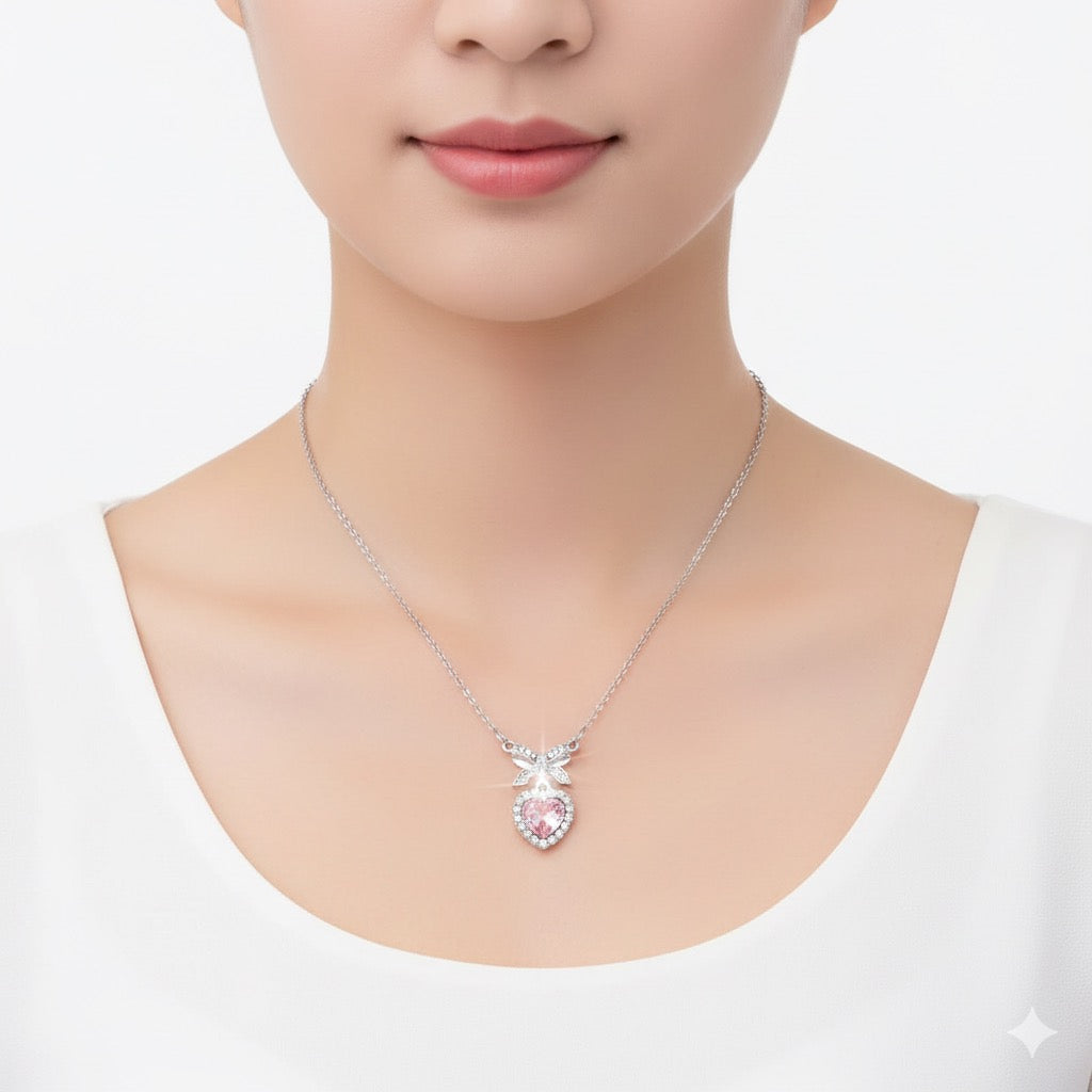 قلادة كرستال قلب وفيونكة