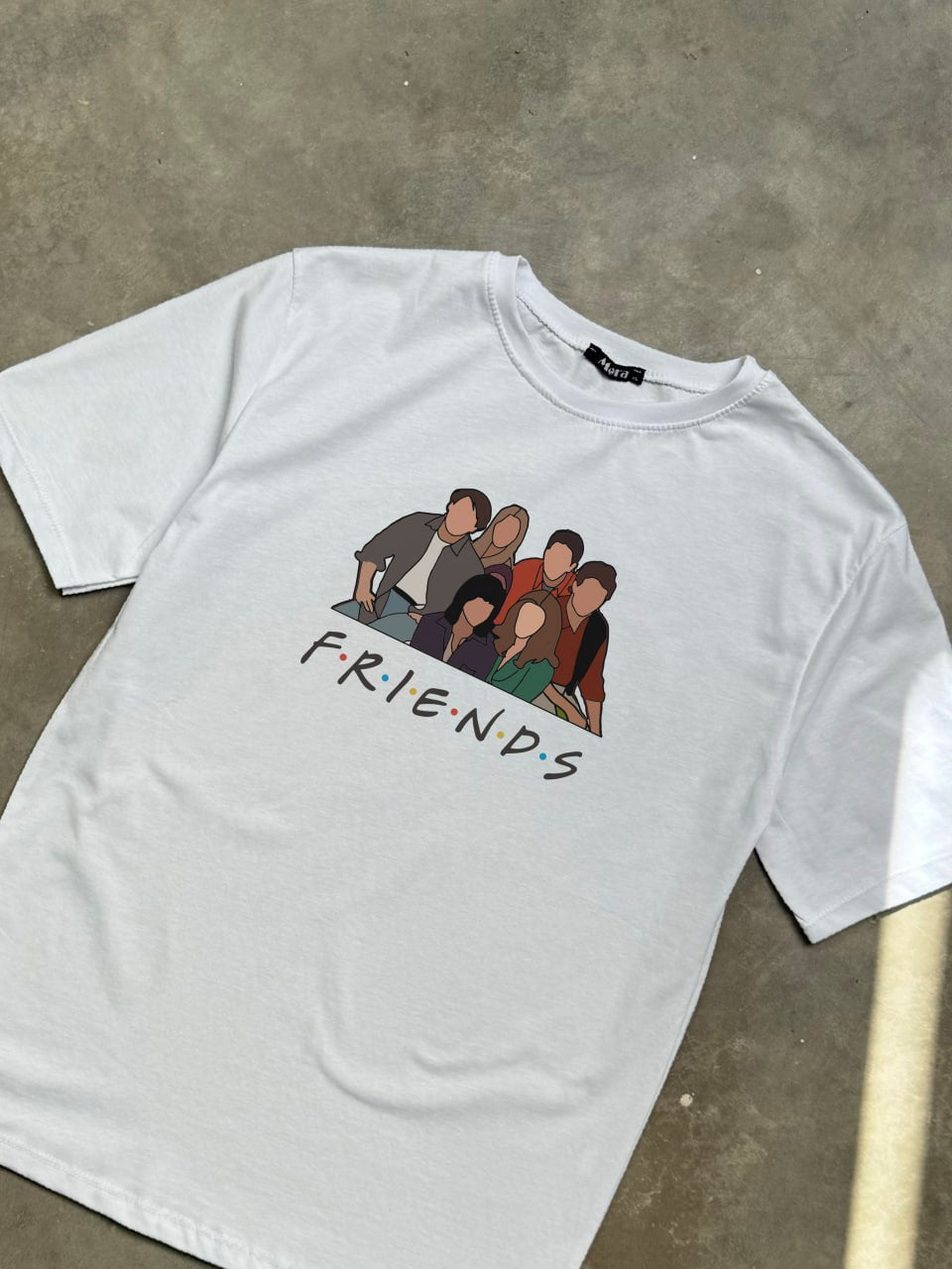 FRIENDS تيشيرت