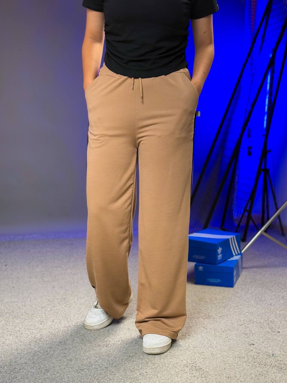 بجامة جوزي سادة خط جانبي لاستيك من الخصر , قالب طبيعي