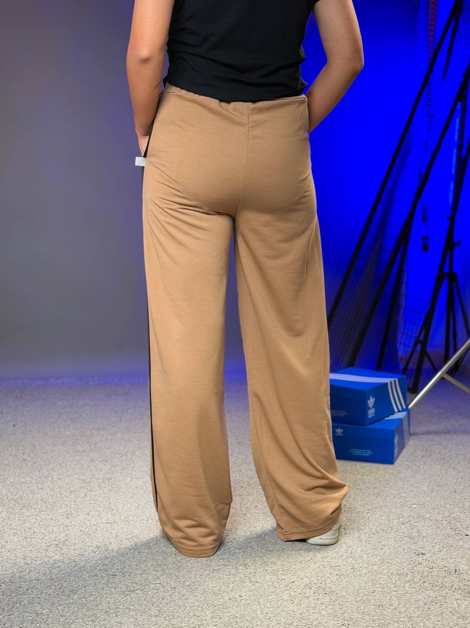 بجامة جوزي سادة خط جانبي لاستيك من الخصر , قالب طبيعي