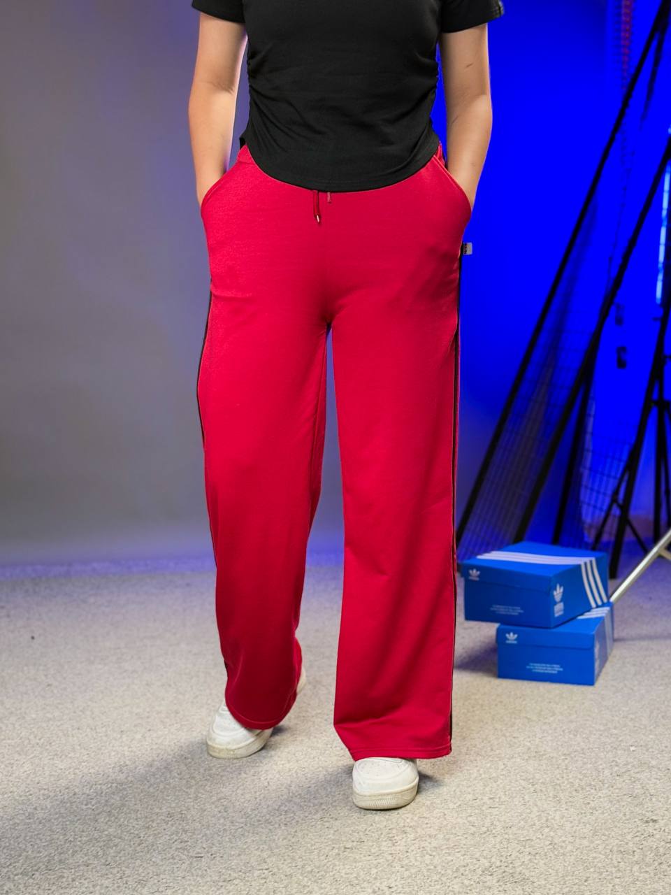 بجامة ماروني سادة خط جانبي لاستيك من الخصر , قالب طبيعي