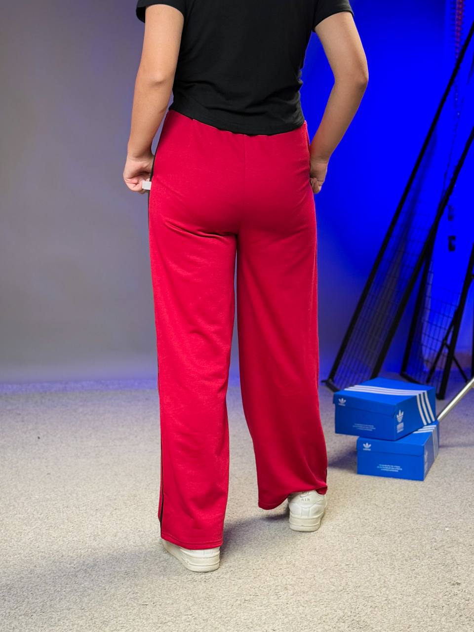 بجامة ماروني سادة خط جانبي لاستيك من الخصر , قالب طبيعي