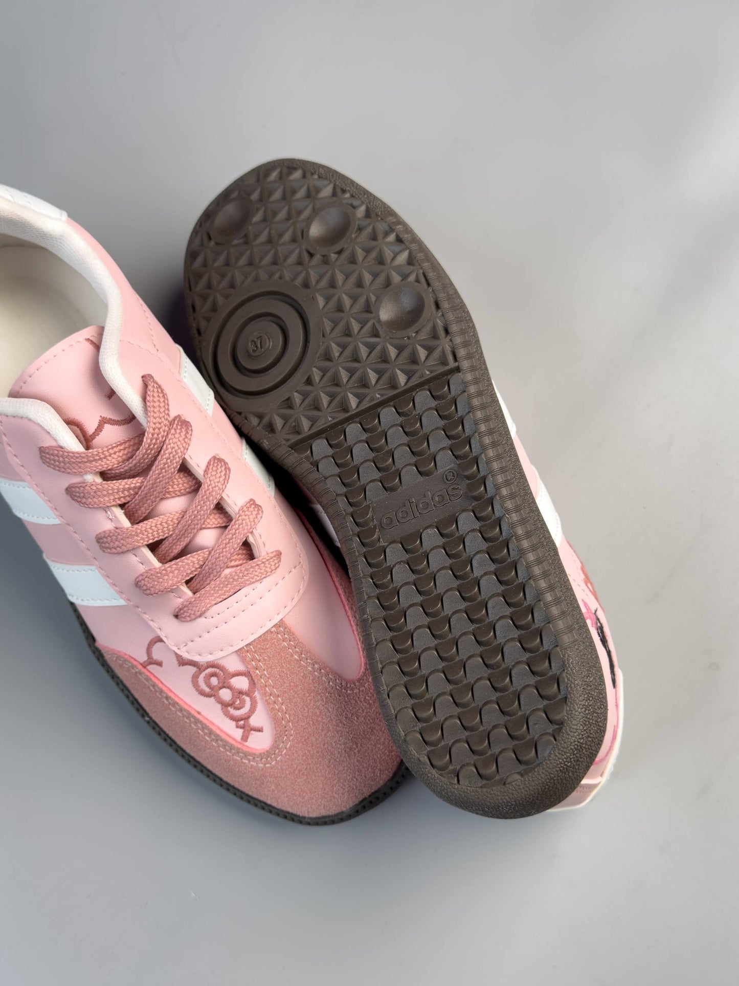 (القياسات بين 36>40) حذاء هيلو كيتي وردي ,قالب صغير