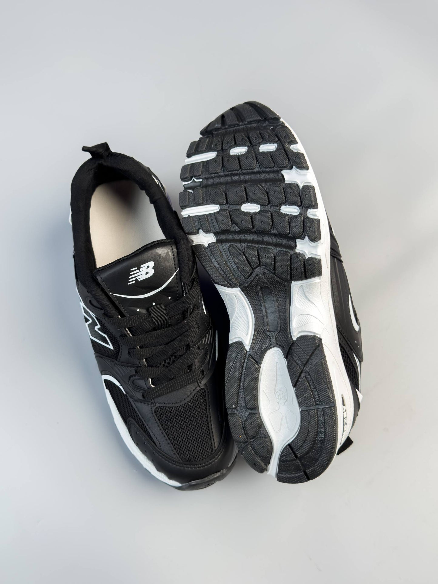 حذاء نيو بلانص رياضي  ,قالب طبيعي (القياسات بين 36>44) New Balance 530