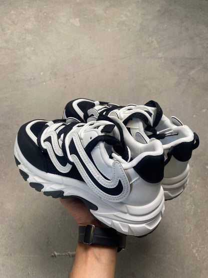 (القياسات بين 37>40) حذاء نسائي اسود وابيض قالب صغير