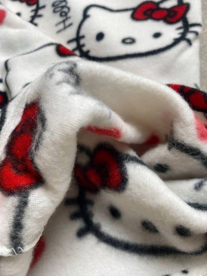 بجامة هيلو كيتي ثخين لاستيك لون ابيض , قالب طبيعي