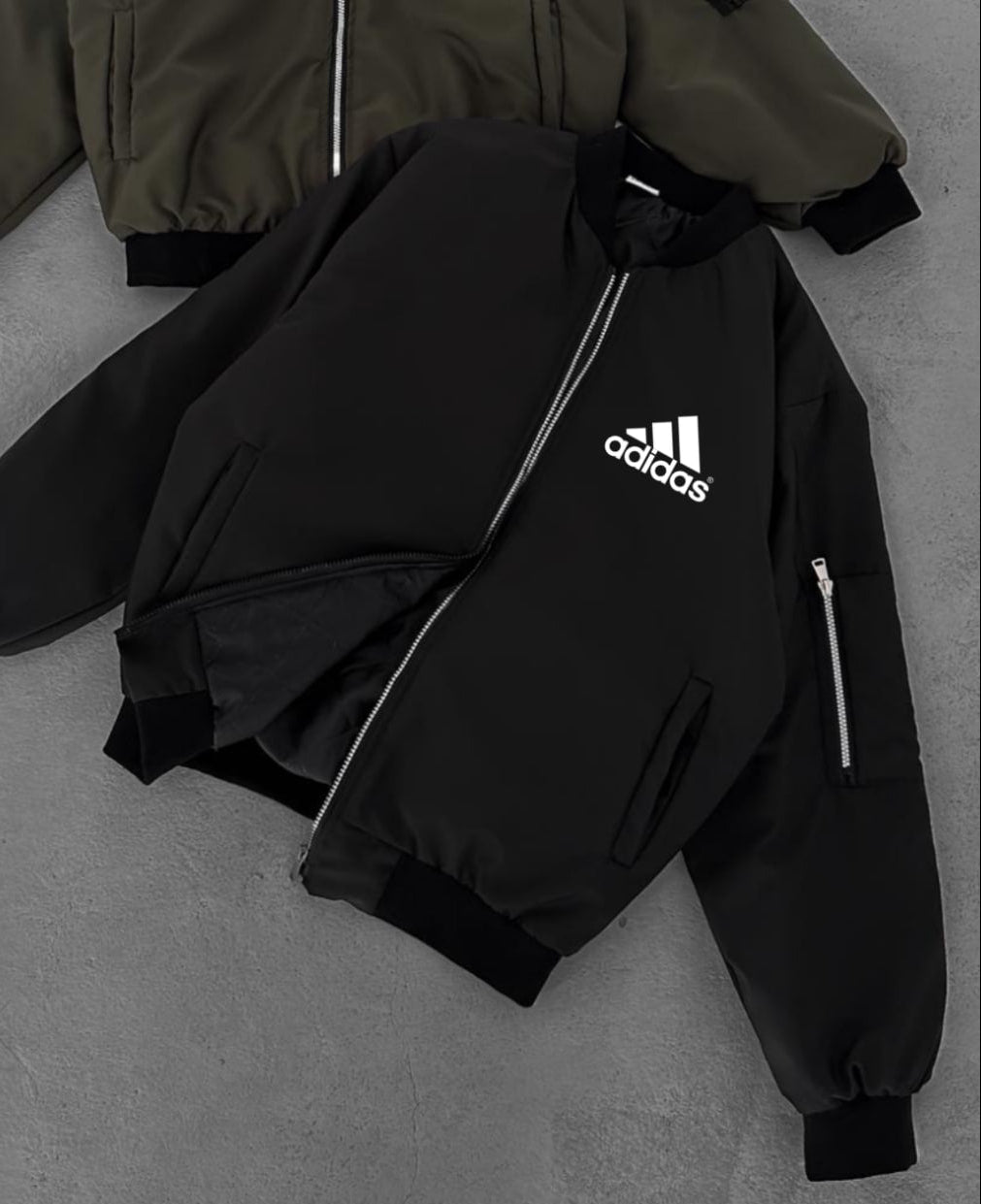 adidas - جاكيت اسود اديداس مطري مبطن