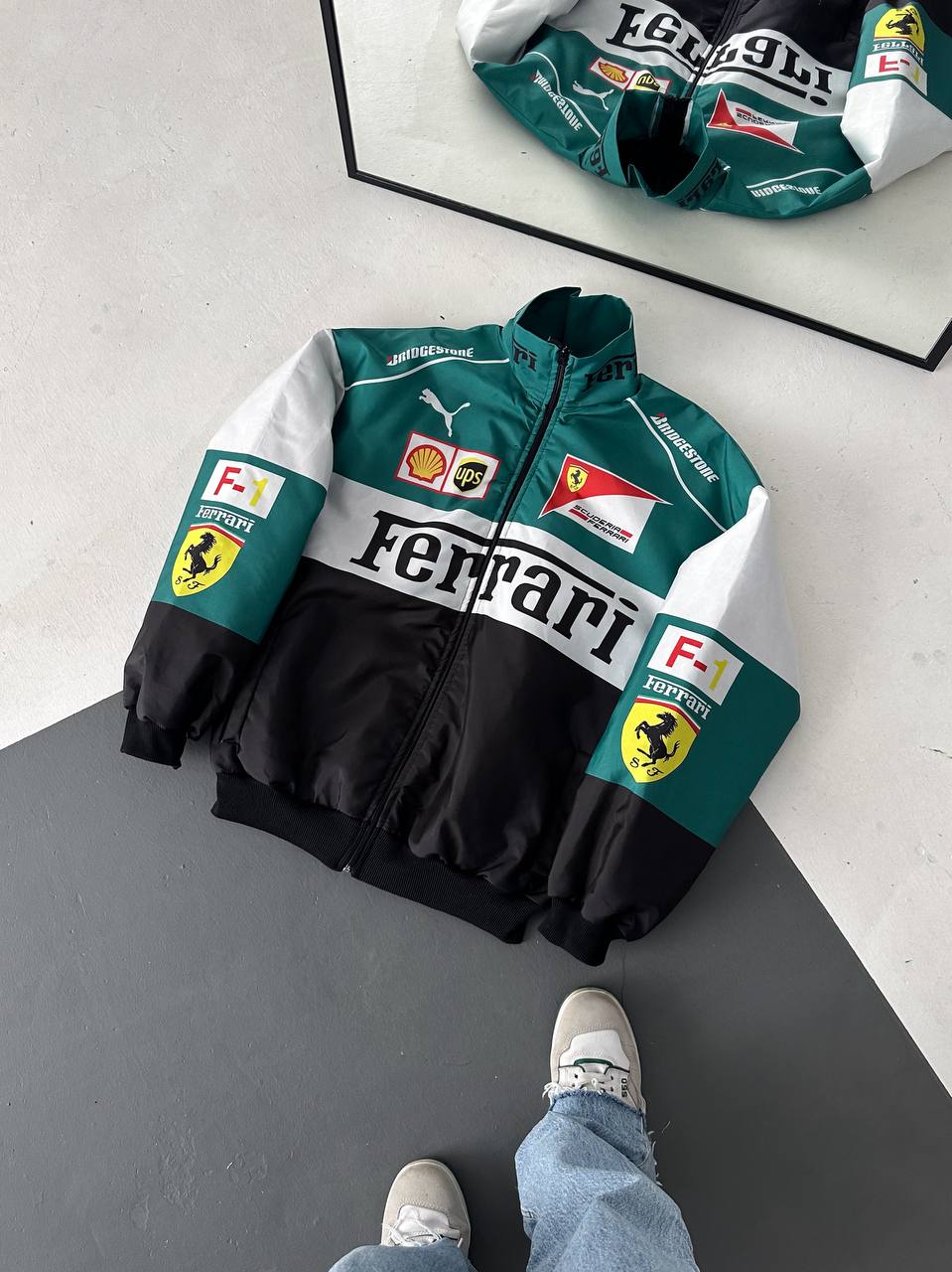 جاكيت فيراري زيتوني وابيض مطري مبطن , قالب كبير