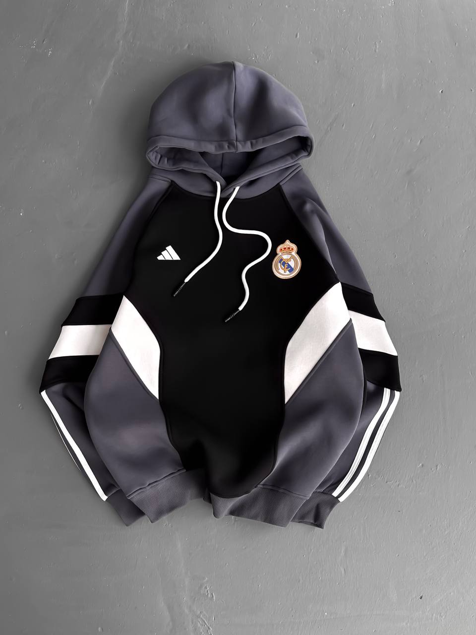 هودي ريال مدريد اديداس جوزي ورصاصي , قالب واسع