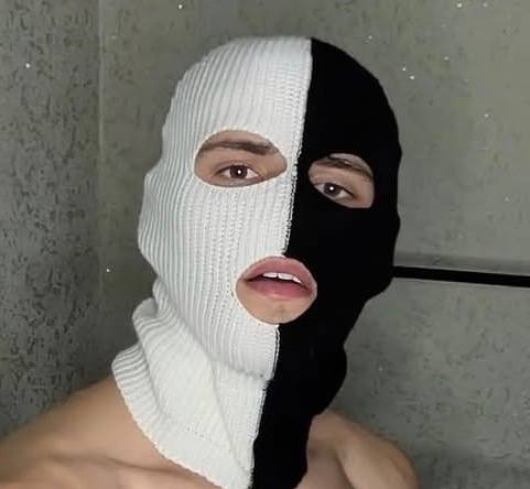 ماسك ابيض واسود قطني صوف