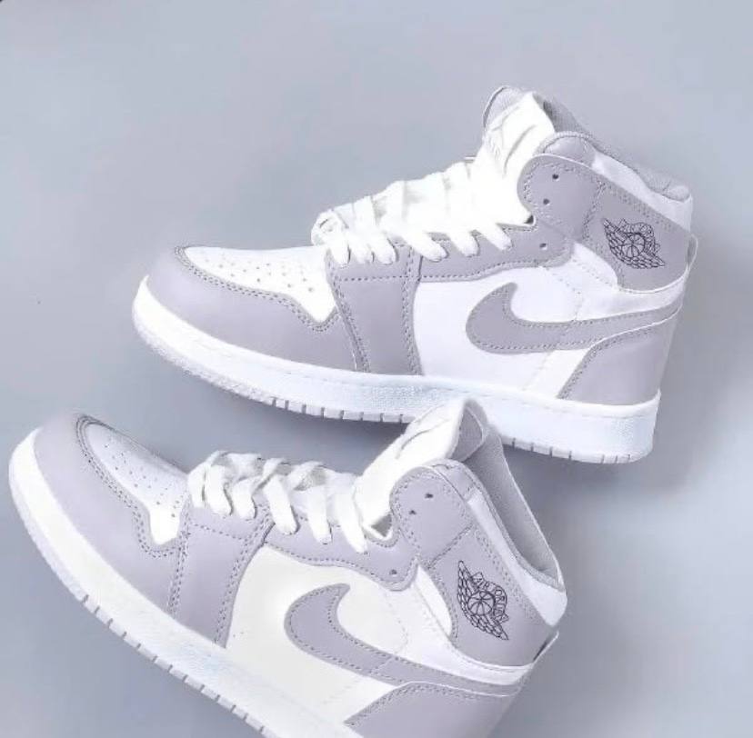 حذاء جوردن نايك اير رصاصي وابيض , قالب طبيعي ✅