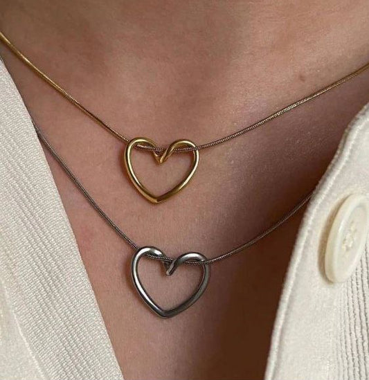 قلادة قلب فضي وذهبي ✅