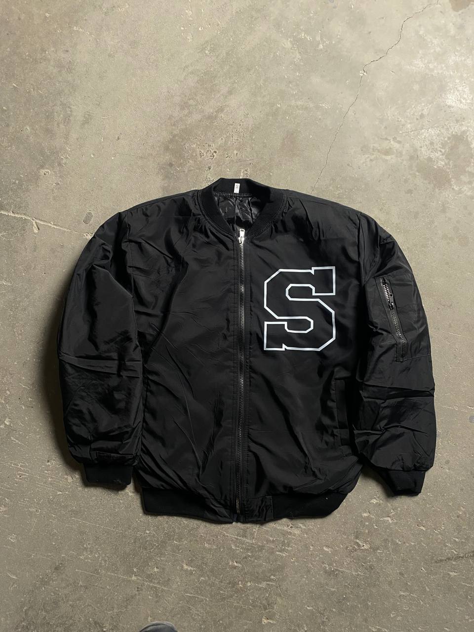 جاكيت اسود احرف , مطري مبطن