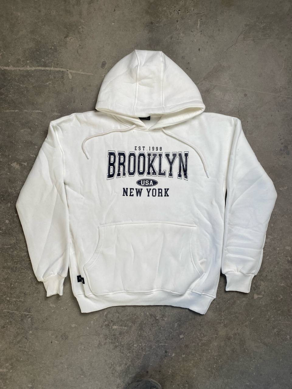 هودي نيو يورك بروكلي لون ابيض قالب طبيعي