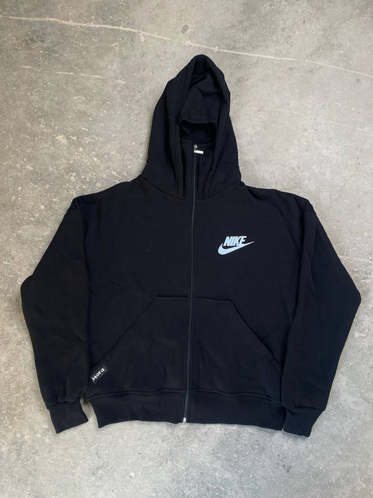 جاكيت قناع نايك لون اسود